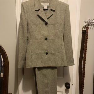 Women’sSuit Set -Suit Jacket and Slacks